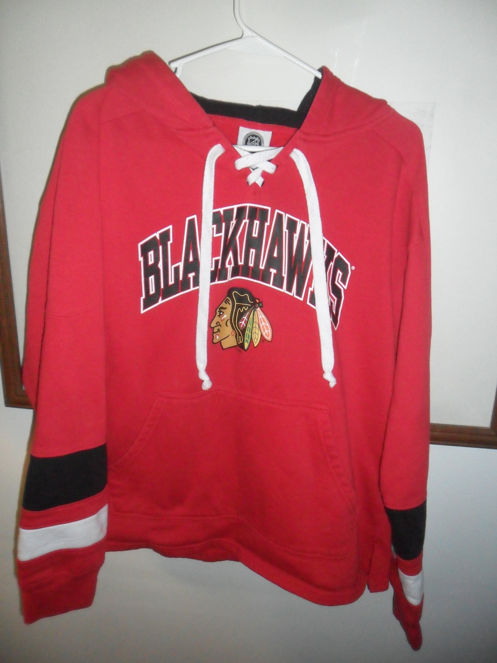NHL Red Blackhawks Lace-Up Pullover Hoodie Men's Large